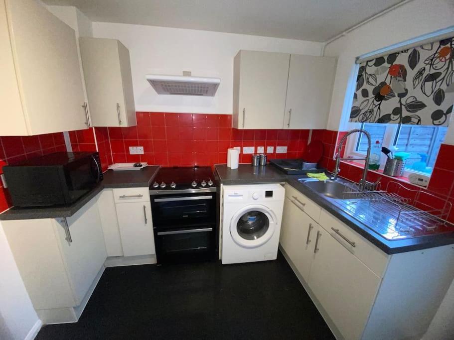 Appartement Entire 1 Bedroom House Londen